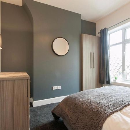 Centralized Private 4 Bedroom House At Hanley With Free Parking Etruria Exterior foto