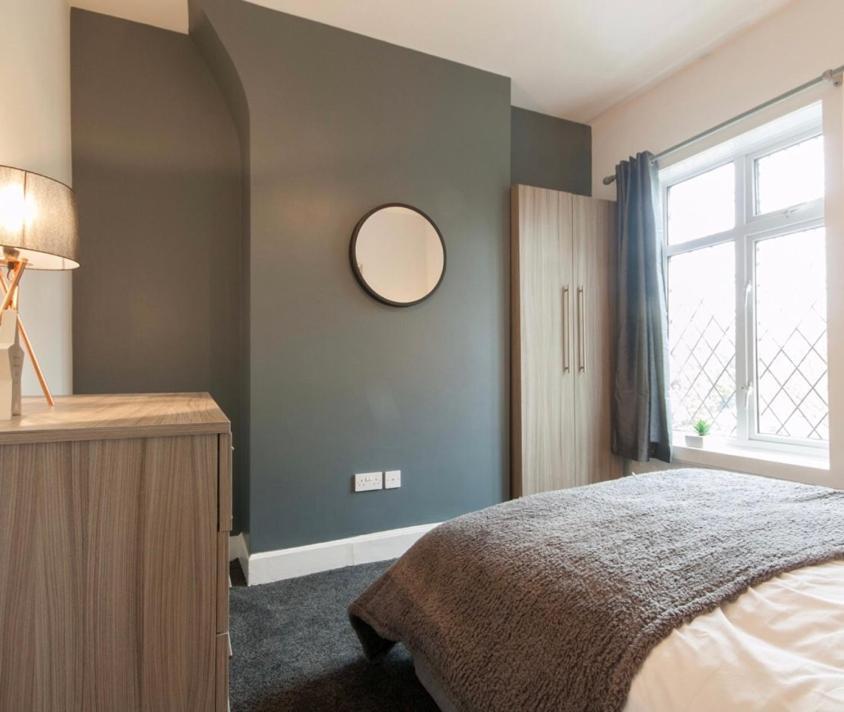 Centralized Private 4 Bedroom House At Hanley With Free Parking Etruria Exterior foto