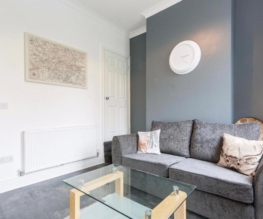 Centralized Private 4 Bedroom House At Hanley With Free Parking Etruria Exterior foto