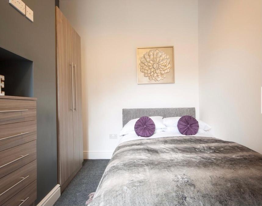Centralized Private 4 Bedroom House At Hanley With Free Parking Etruria Exterior foto